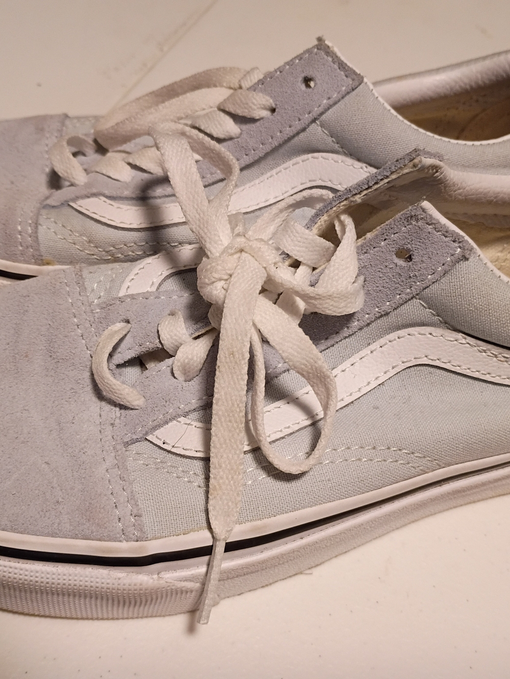 VANS.Classic Low-Top Canvas Sneakers in Light Gray and White